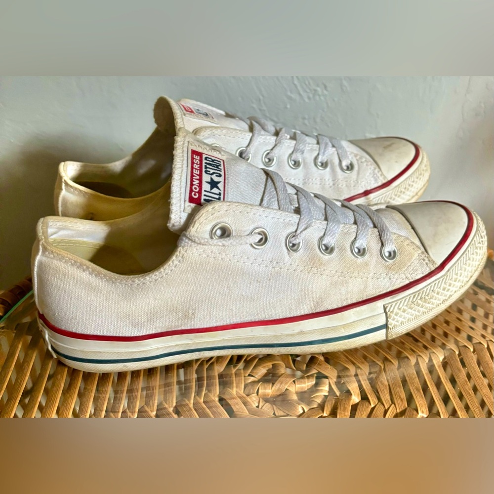 Converse Chucks White Low top Sz 9